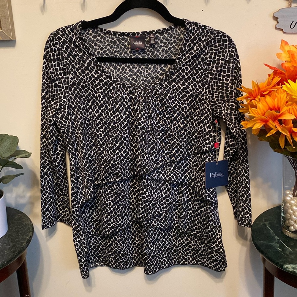 NWT Rafaella Pullover Top Sz Small. Lined halfway down. Ruffled front. Very Cute